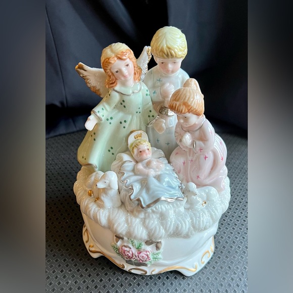 Music Box Angel Nativity by Cracker Barrel Oh Come All Ye Faithful vintage - Picture 3 of 13